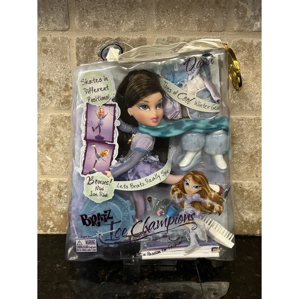2008 Bratz‎ Doll Ice Champions DANA Incl Bonus Mini Ice Rink & Gold Medal NEW